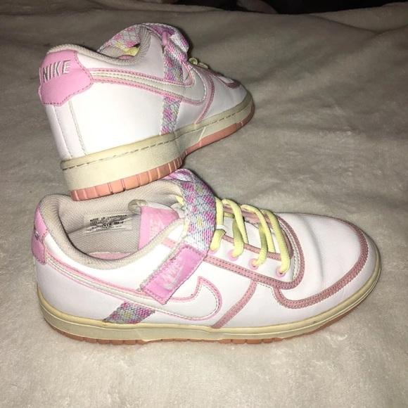 COPY - Women’s/Girls Nike Sneakers - Picture 3 of 8